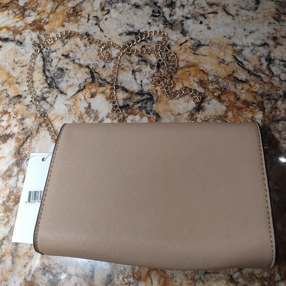 Marilyn Monroe crossbody, NWT, 8"X6", long gold chain, magnetic closure. Clean - Picture 8 of 12